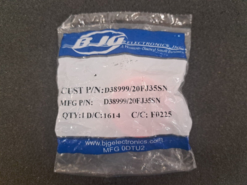 New, Souriau, D38999/20FJ35SN, Circular MIL Spec Connector 128P Sz 25 Wall Mnt