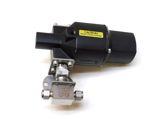 Swagelok 133SR Spring Return Actuator 200Psi 90° W/ SS-44S6 Valve 3/8" tube