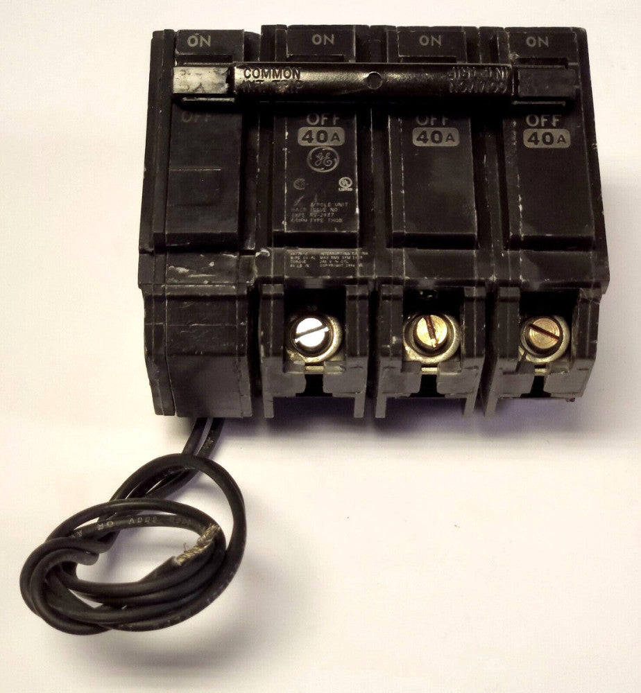 GENERAL ELECTRIC THQB32040ST1 3 Pole 40 AMP Type THQB Shunt TRIP Circuit Breaker