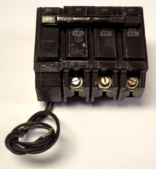 GENERAL ELECTRIC THQB32040ST1 3 Pole 40 AMP Type THQB Shunt TRIP Circuit Breaker
