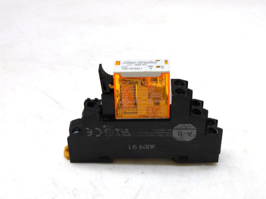 Allen Bradley 700-HK32A1 Ser B Relay 120VAC W/ Base 700-HN122 Ser A