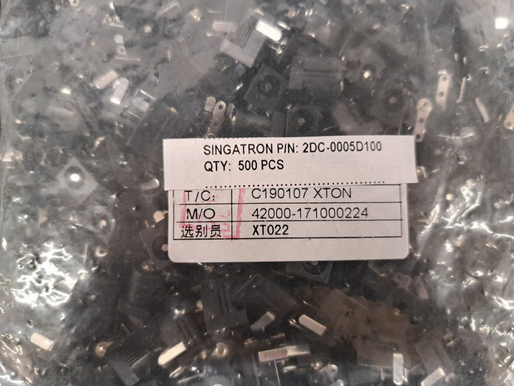 New, Singtron, 2DC-0005D100, CIRCULAR DC POWER CONNECTOR, 20V, 4A, 2MM DIA
