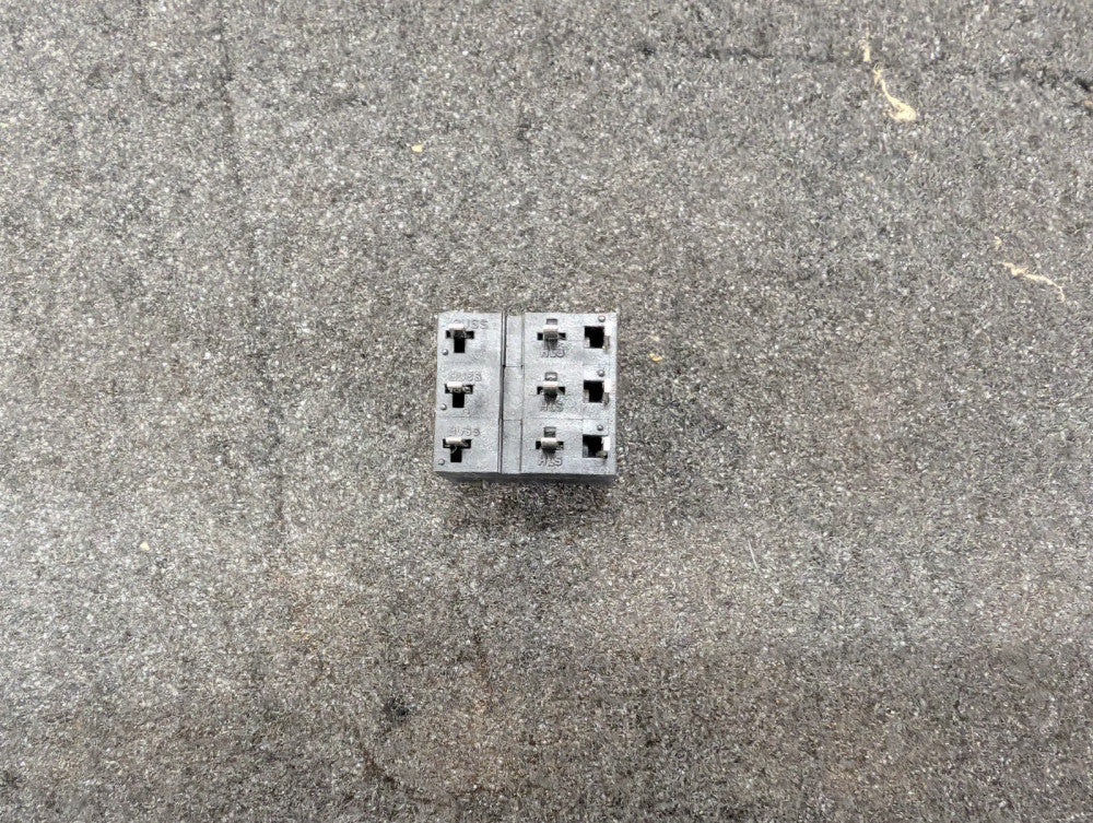 New, Cooper Bussmann, HLS-03-SL, FUSE BLOCK BLADE 125V 15A PCB