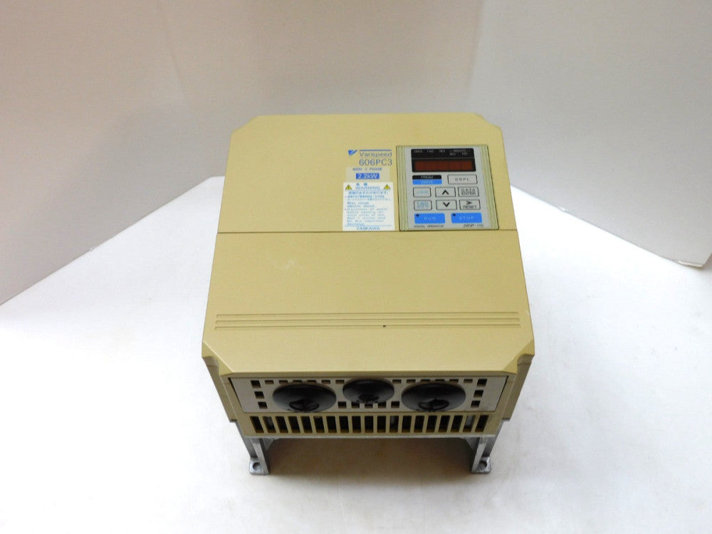 YASKAWA CIMR-PCA42P2 VARISPEED AC INVERTER DRIVE 606PC3 400V 3PH 2.2KW