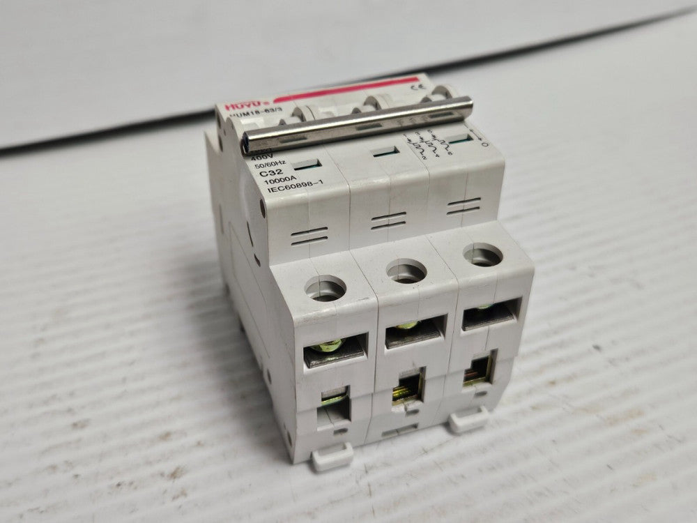 HUYU CIRCUIT BREAKER HUM18-63/3 C32 32 A AMP 3P 3 POLE 400V - USED