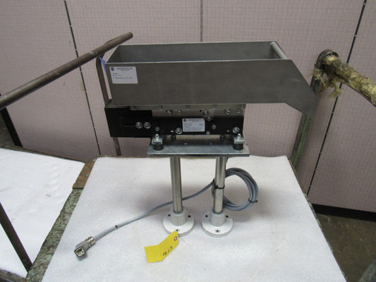 RNA VIBRATORY FEEDER BVL-3 SLL400-400 110V 14"L 5"W 4"DEEP - USED