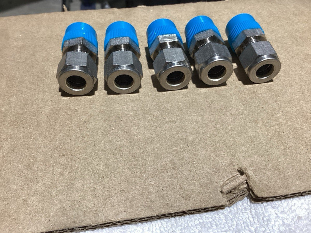 Swagelok SS-600-1-6 Male Connector 3/8 X 3/8. Lot Of 5