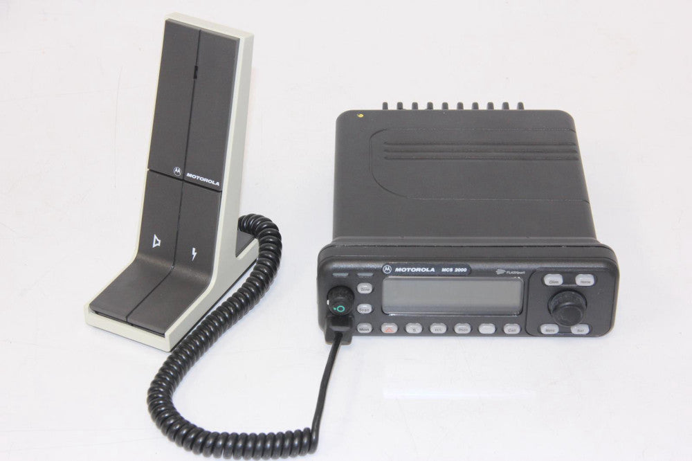 MOTOROLA M01HX+824W Radio Transceiver with HMN1038 Desktop Mic