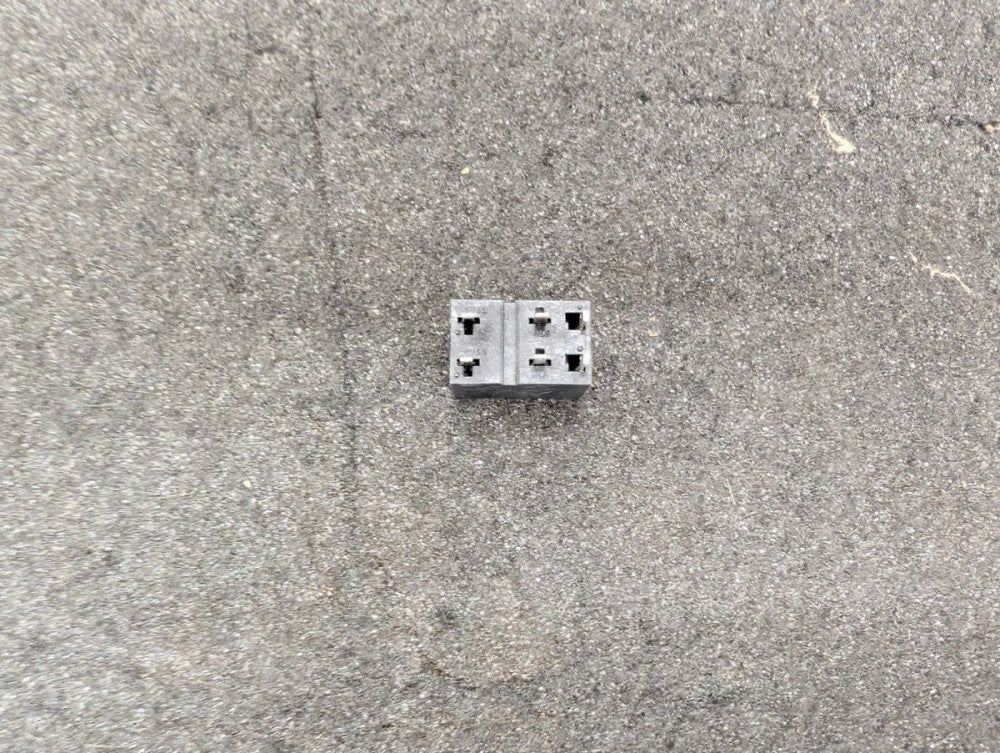 New, Cooper Bussmann, HLS-02-SL, Fuse Holder 15A 60VDC/125VAC Through Hole Pin