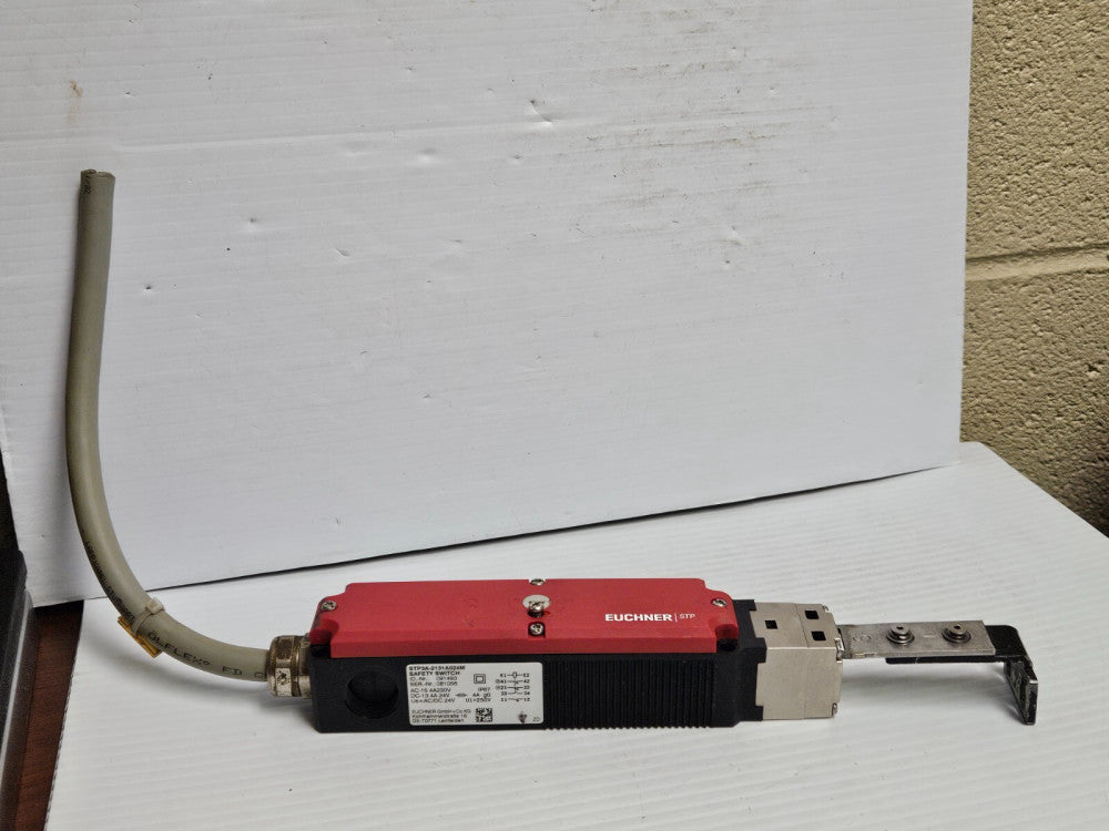 EUCHNER SAFETY SWITCH STP3A-2131A024M - USED