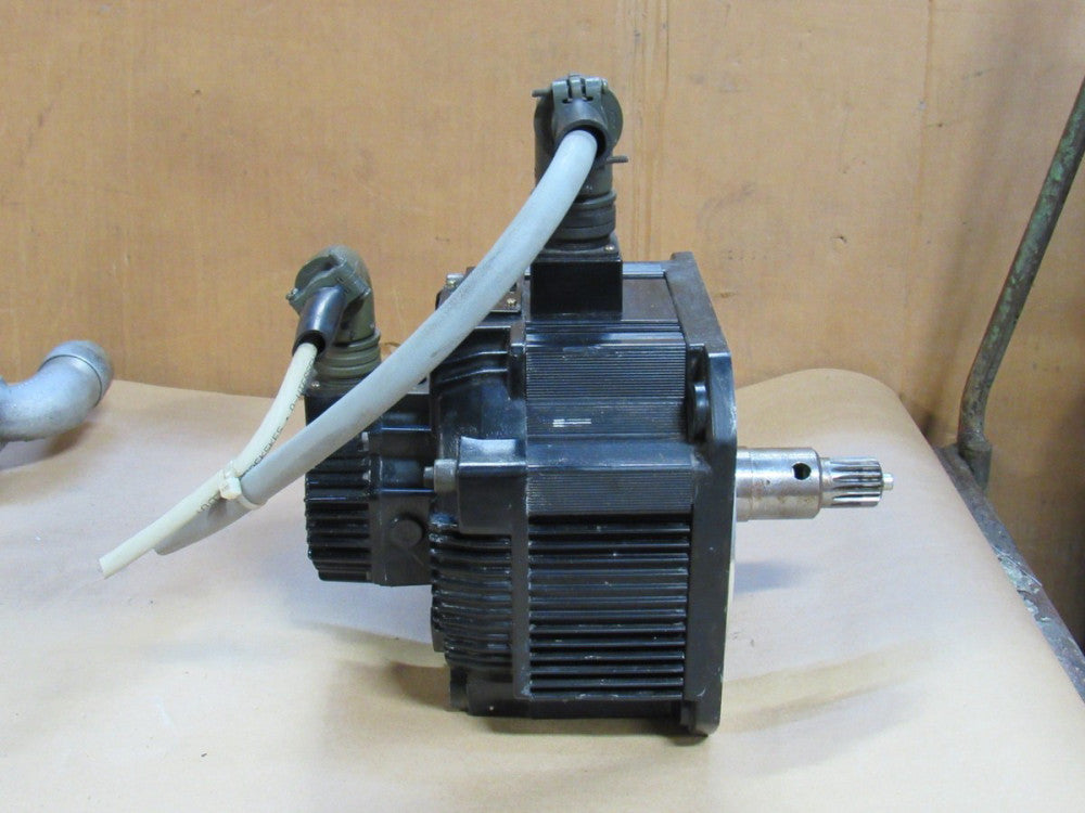 YASKAWA SGMD-22AWA-YR13 2200W 2000 R/MIN AC SERVO MOTOR W/ UTMAE-B12BE5W ENCODER
