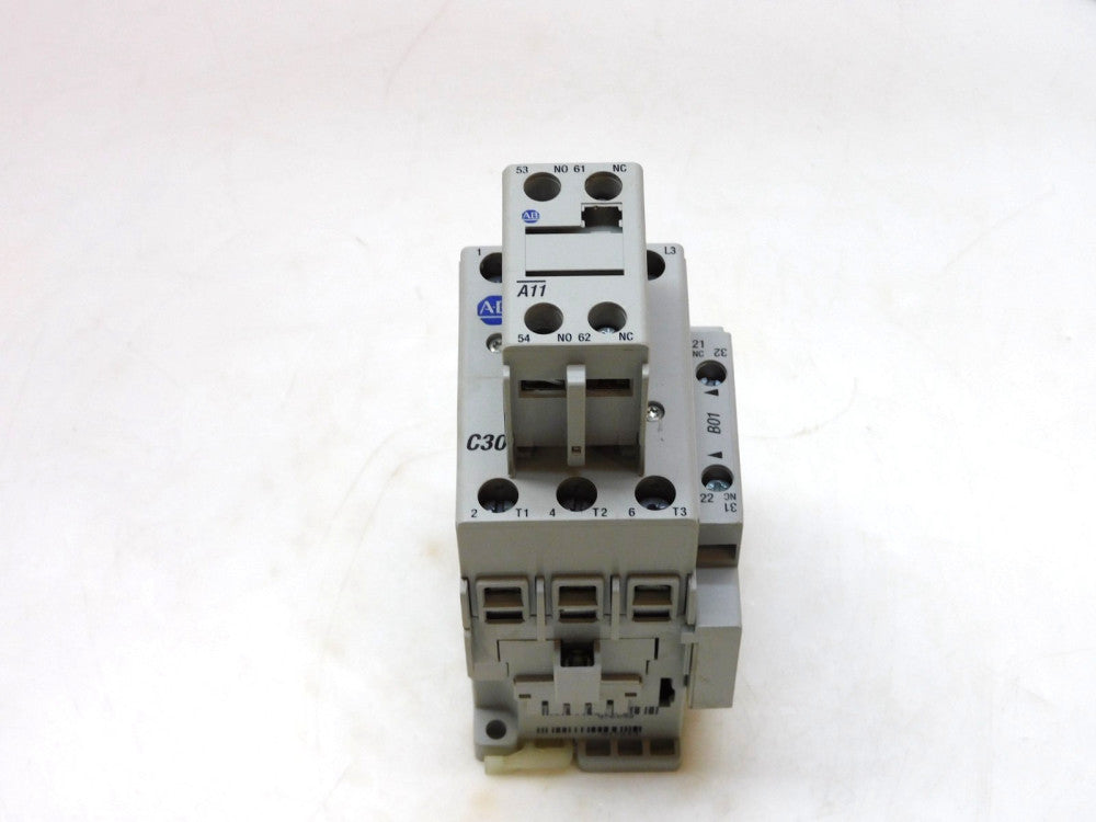 ALLEN-BRADLEY 100-C30*00 SER C CONTACTOR 690V 10A W/ AUX CONTACT 100-F SER B