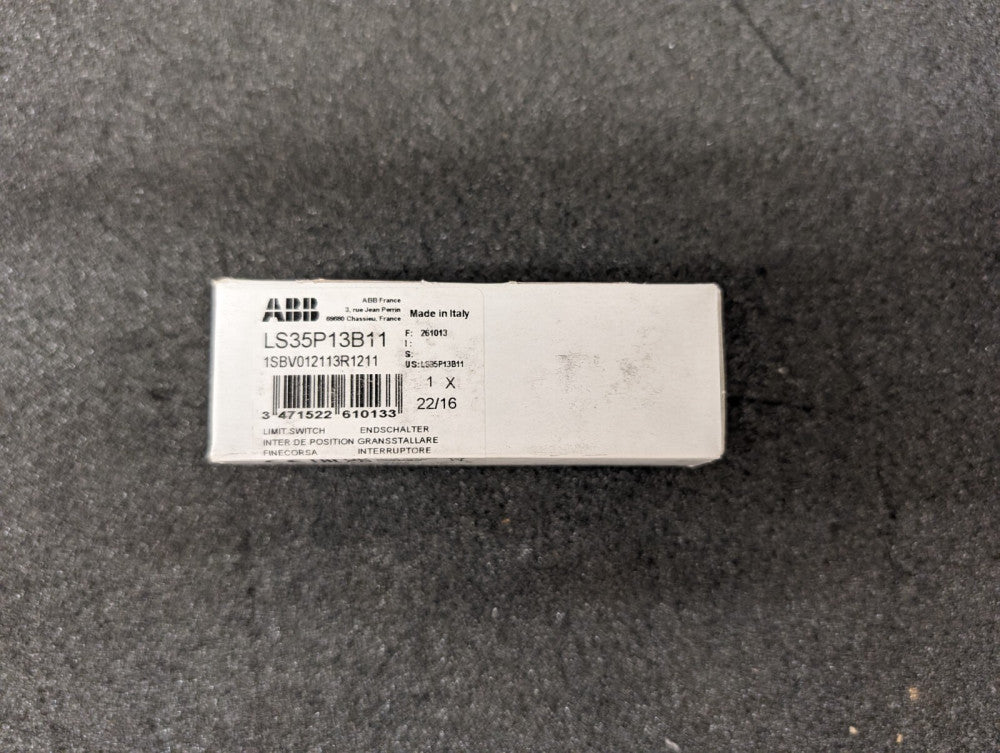 New, ABB, LS35P13B11, LIMIT SWITCH 30MM ROLL PLUNGER SNP