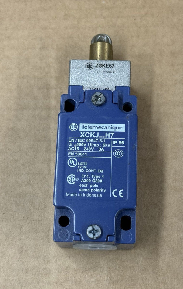 Telemecanique XCKJ...H7 Limit Switch with ZCKE67 Head 240V AC15 3A - Unused