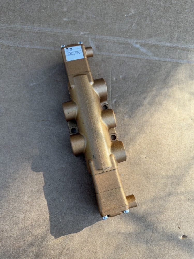 Versa VJJ-4403 Air Valve - Four Way - 3 Position VAC 200PSI 3/8" NPT Unused