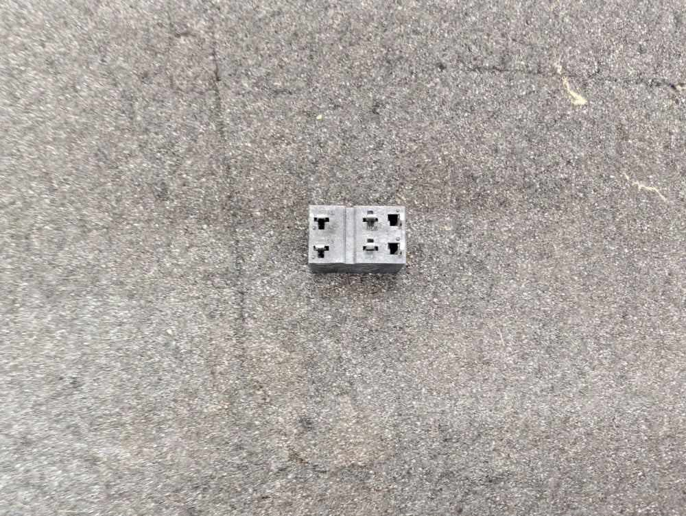New, Cooper Bussmann, HLS-02-SL, Fuse Holder 15A 60VDC/125VAC Through Hole Pin