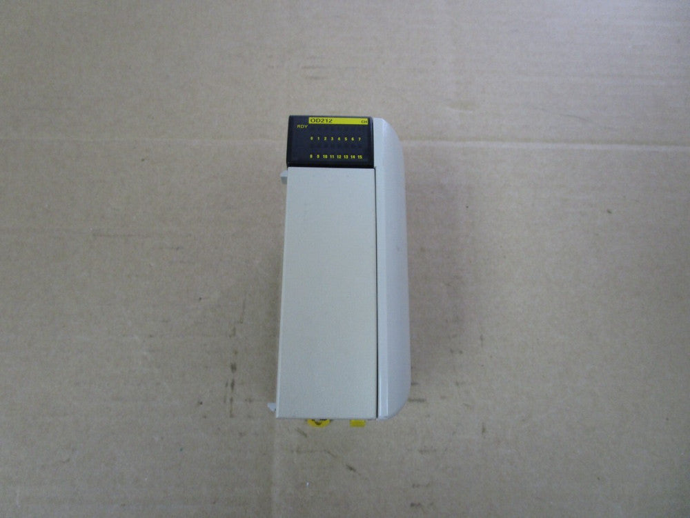 OMRON OUTPUT UNIT CQM1-OD212 5-24Vdc w/ END CAP