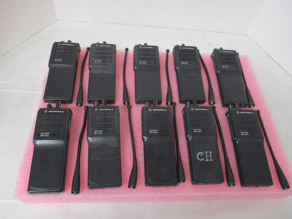 MOTOROLA LOT OF 10 H01UCD6PW1BN WITH ANTENNA'S MTS 2000 UCKA