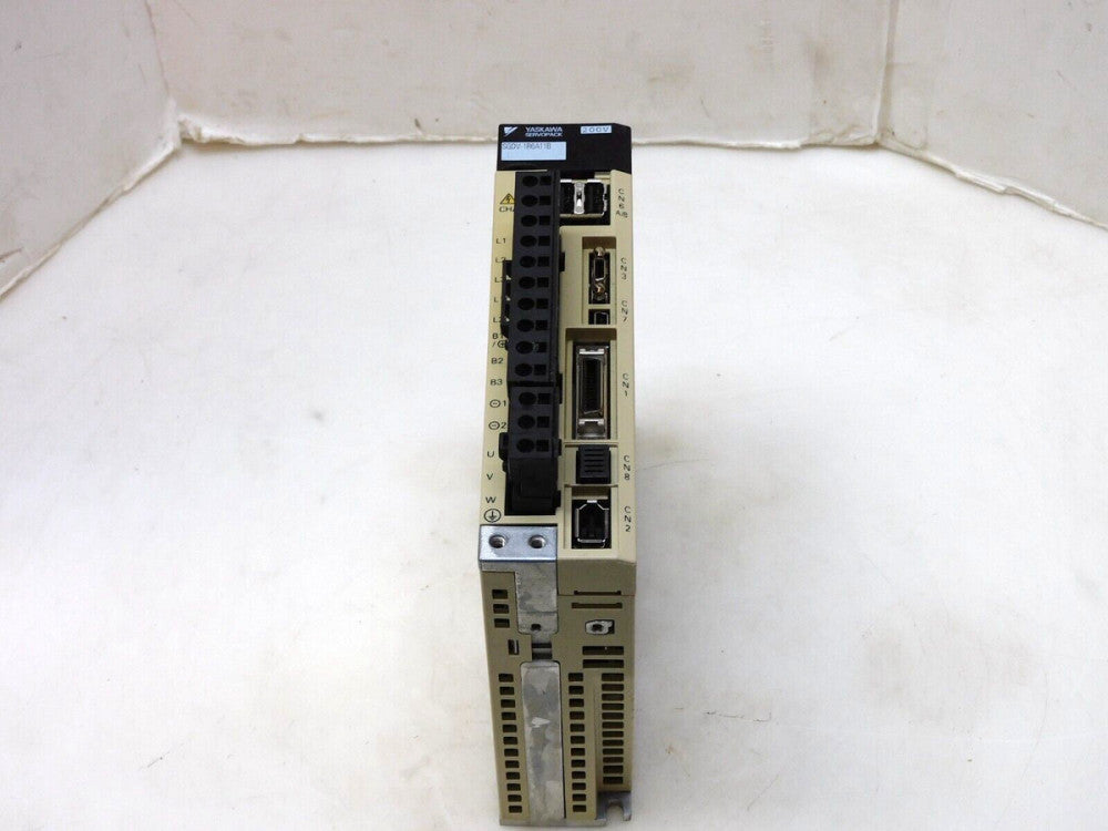 YASKAWA SGDV-1R6A11B SERVOPACK 200V