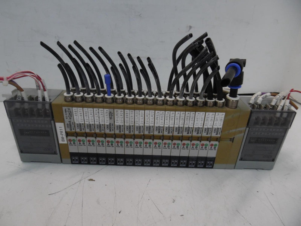 CKD N3S0660-FL (8) N4S020 (8) Valves + OPP3-1A (2) I/O Station