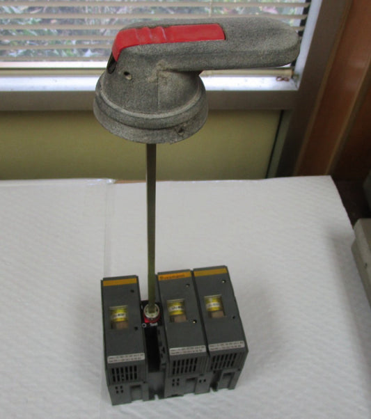 BUSSMANN CFD60J3 DISCONNECT SWITCH 60A AMP 600Vac 3 pole W/ HANDLE