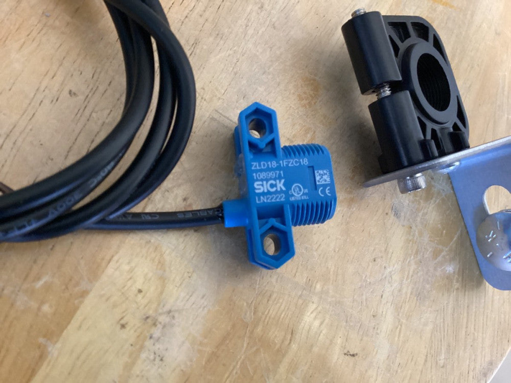 Sick 1089971 / ZLD18-1FZC18 Photoelectric Sensor Reflector And Mounting Brackets