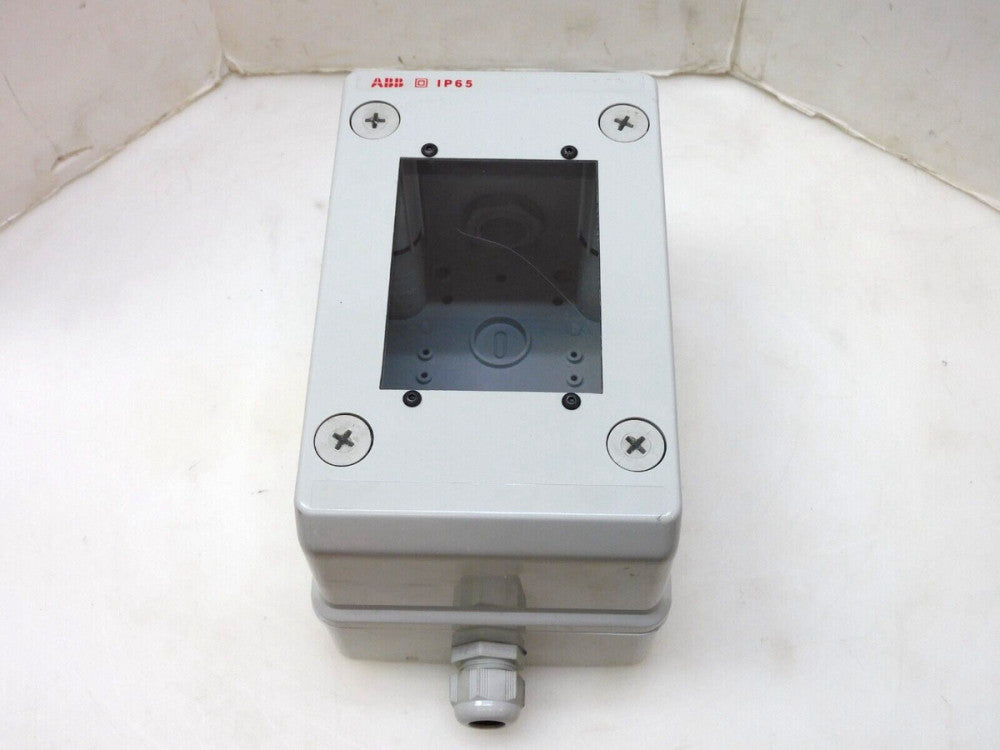 ABB IP65 SEE IN PLASTIC ELECTRICAL ENLCOSURE M128040000 SCRATCHED 8"x5"x5-1/4" D