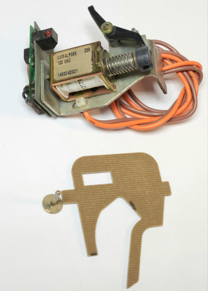EATON CUTLER HAMMER UVM4LP08K 120 VAC L Frame UVR Undervoltage Release Lighted