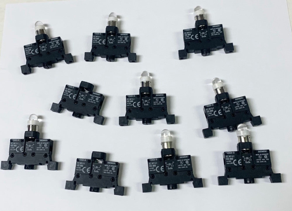 (Lot of 10) SIEMENS 3SB3420 1A 125 VAC 250 VAC Pilot (8 with lamps 2 without) 