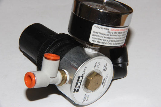 PARKER WATTS R374-01CG Air Pressure Regulator with Pressure Gauge in BAR/PSI