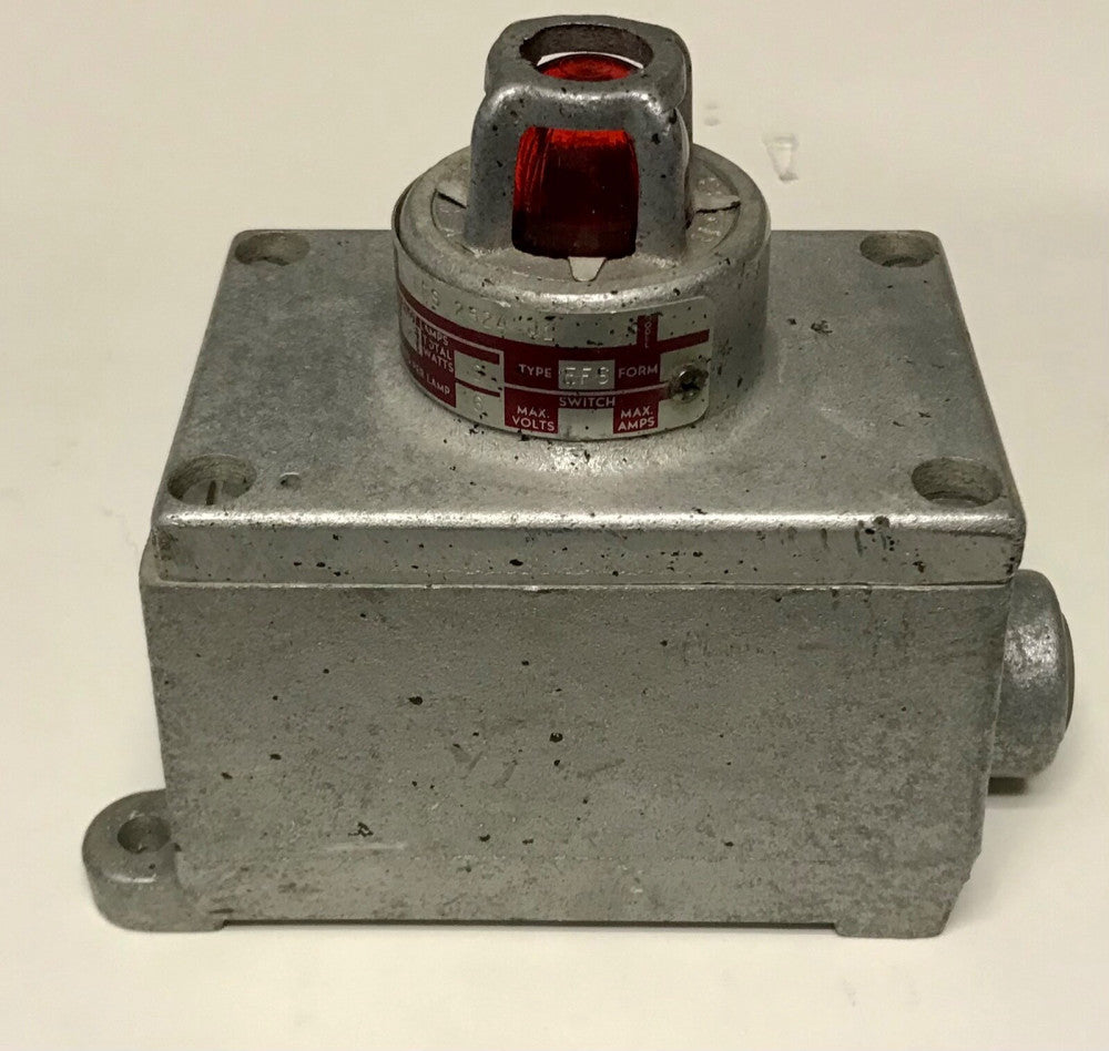 CROUSE HINDS EFS 2524 J1 Red Hazardous Location Indicating Pilot Light Enclosure