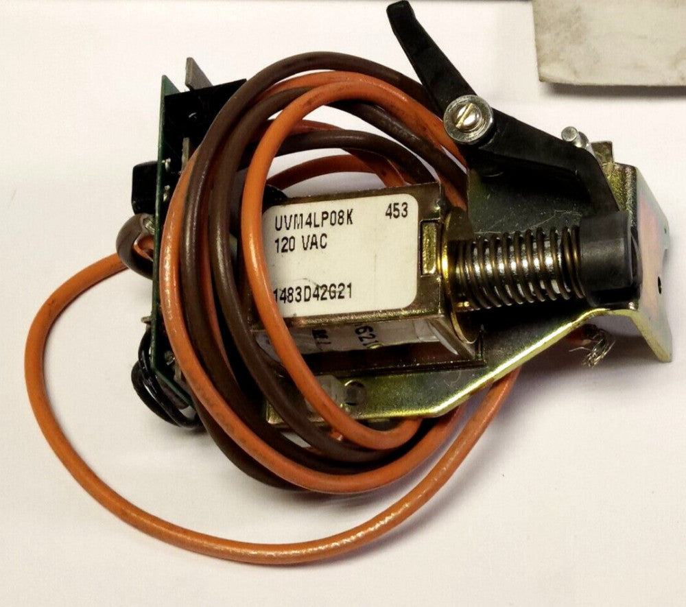 EATON CUTLER HAMMER UVM4LP08K 120 VAC L Frame UVR Undervoltage Release Lighted